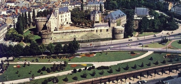 Square Elysa Mercoeur